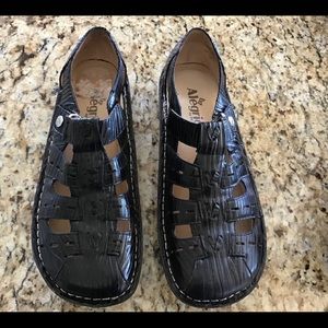 Algeria Brand New size 39 (US9) shoes